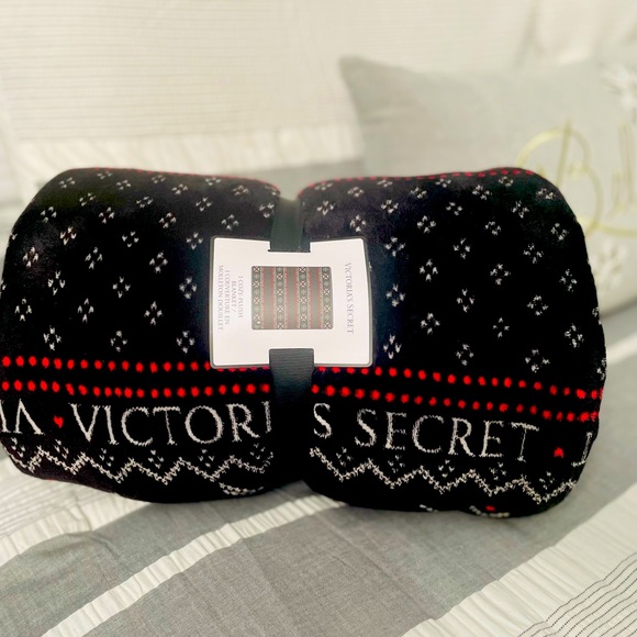 NWT! Victoria’s Secret Blanket - Picture 1 of 5